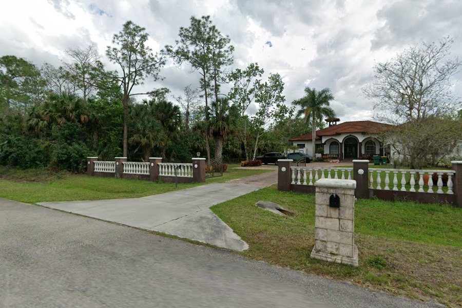 Street view exterior, angle 150°